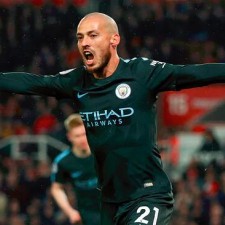 Stoke City 0 Manchester City 2: David Silva blænder for at sætte titlen i rækkevidde